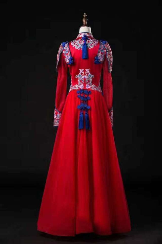 滿族服飾文化主題展參展設(shè)計師專訪--張立